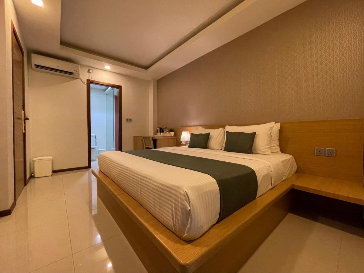 Huvan Beach Hotel At Hulhumalé Exterior foto